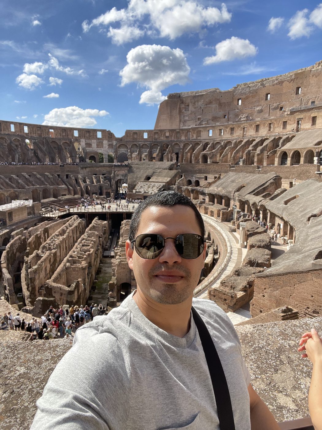 Yair en el Coliseo de Roma